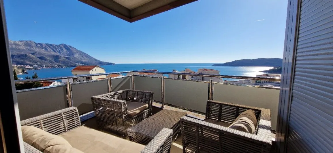 Izdavanje, dvosoban stan, 95m², Bečići, Budva