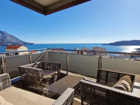 Izdavanje, dvosoban stan, 95m², Bečići, Budva