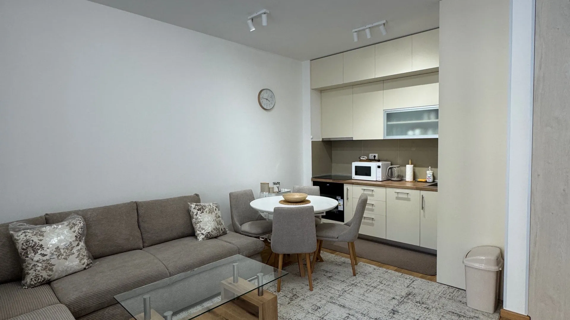 Rent, one bedroom apartment, 44m², Bečići, Budva