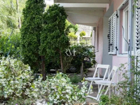 Izdavanje, dvosoban stan, 73m², Dobrota, Kotor - image 11