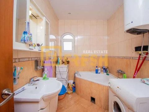 Prodaja, kuća, 180m², Donja Gorica, Podgorica - image 14