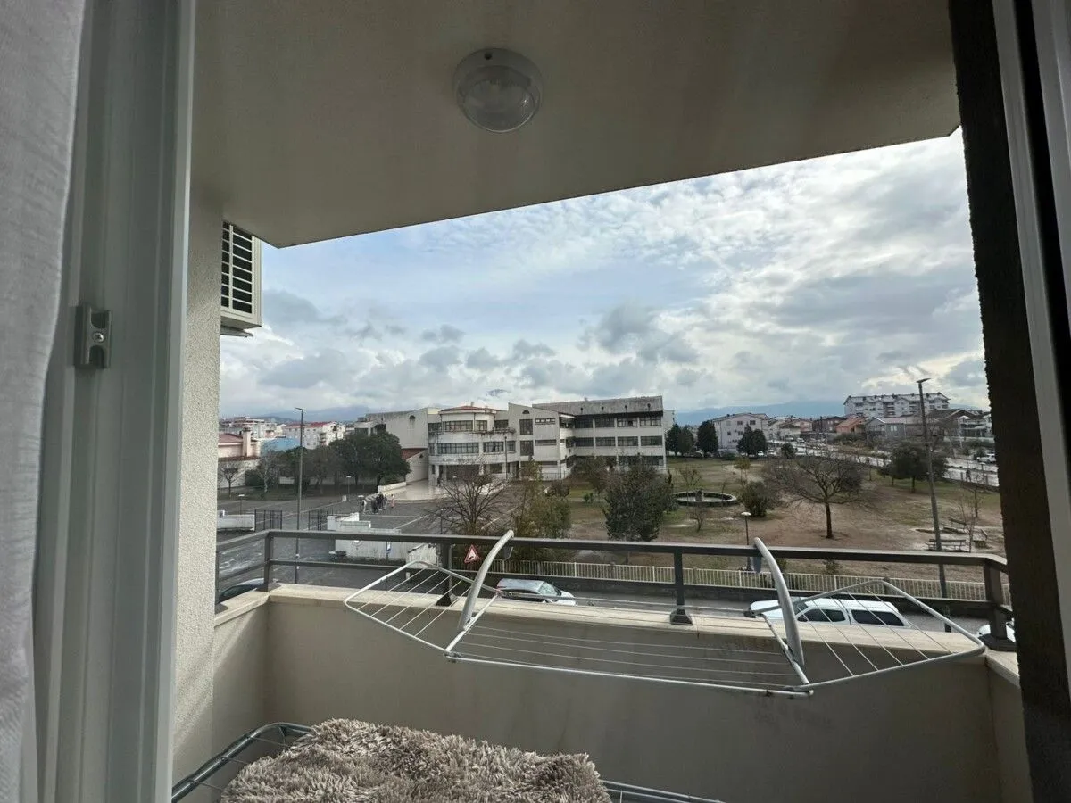 Izdavanje, dvosoban stan, 66m², Stari Aerodrom, Podgorica