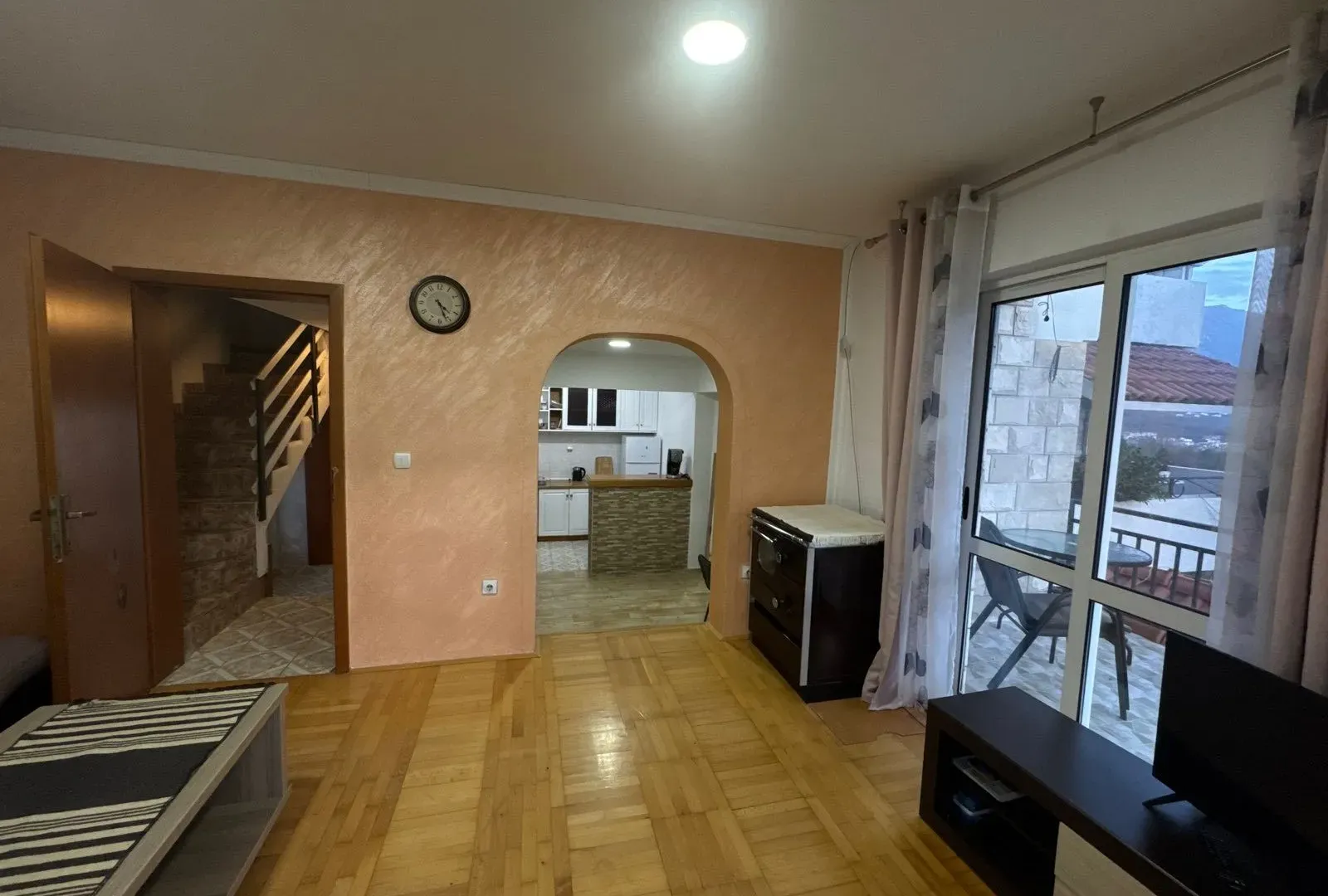 Rent, house, 180m², Ilino, Bar