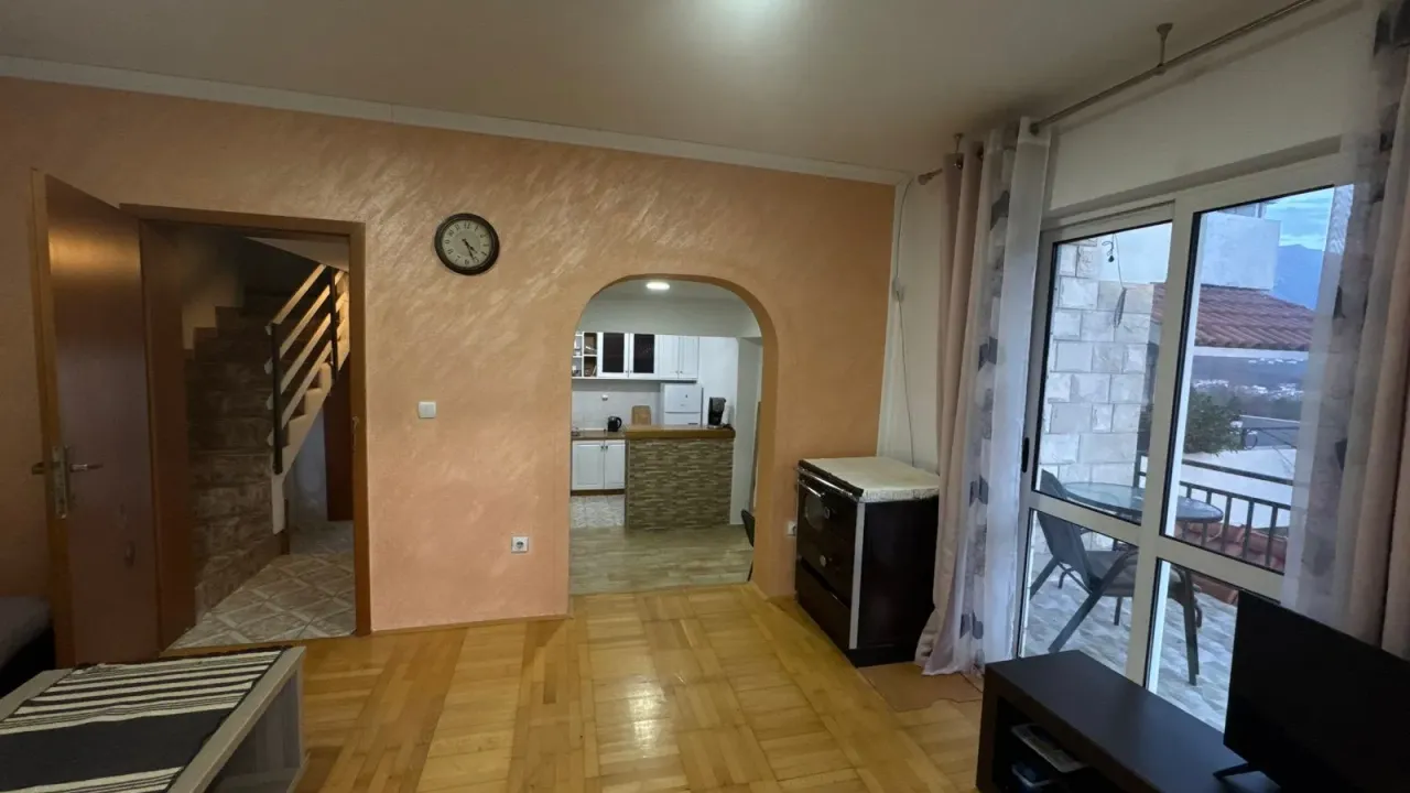 Rent, house, 180m², Ilino, Bar