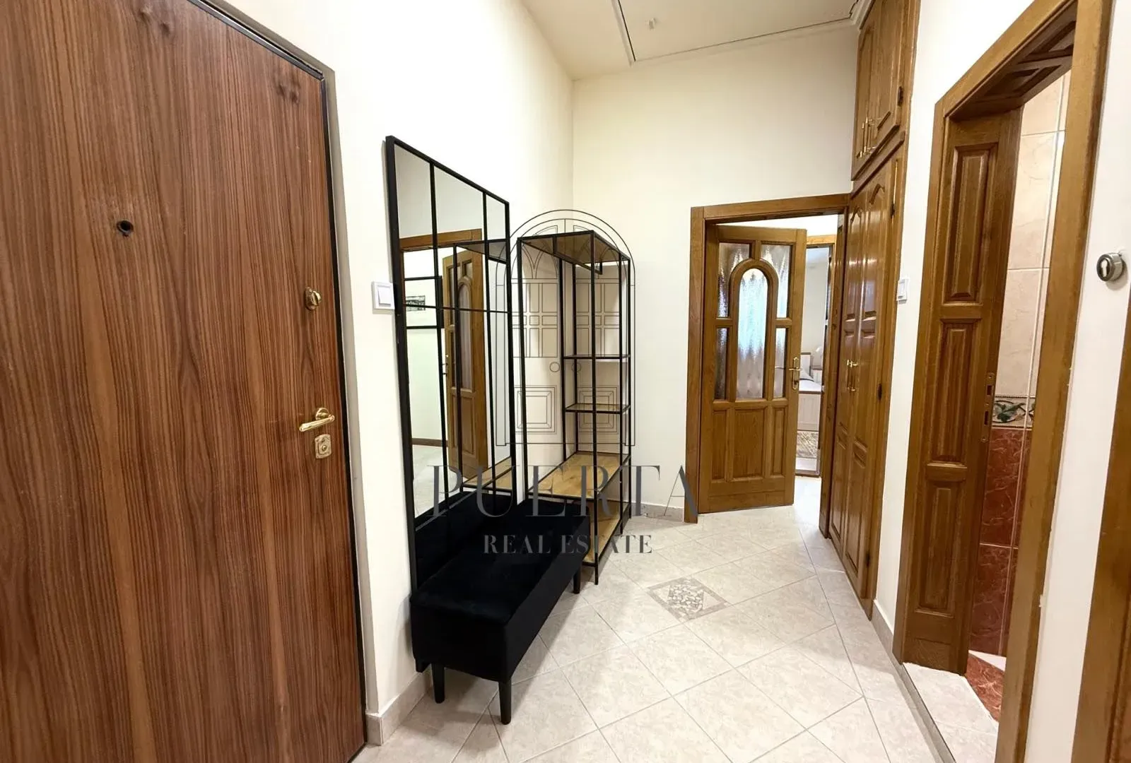 Izdavanje, trosoban stan, 114m², Preko Morače, Podgorica