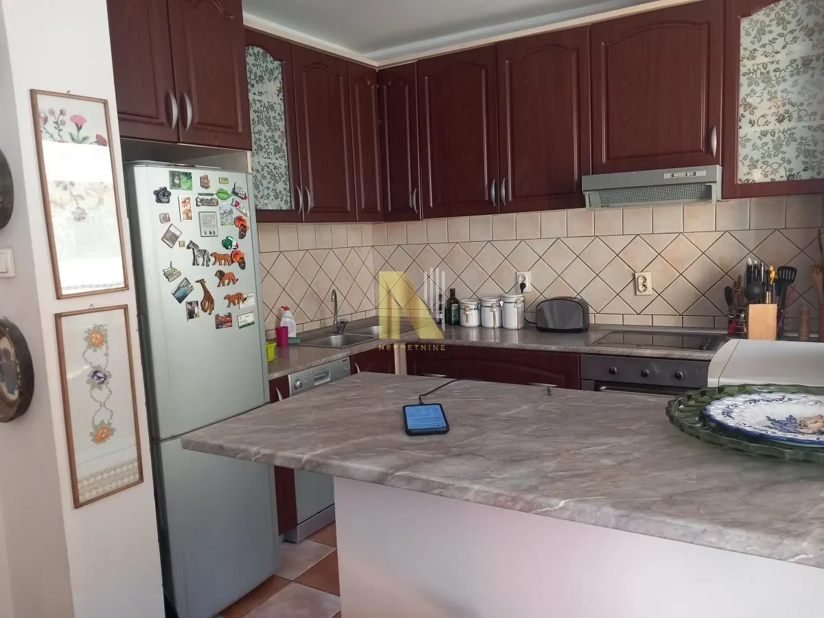 Prodaja, četvorosoban stan, 135m², Grbavica, Novi Sad Sve Podlokacije