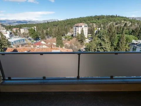 Rent, four bedroom apartment, 140m², Podgorica, Crna Gora - image 19