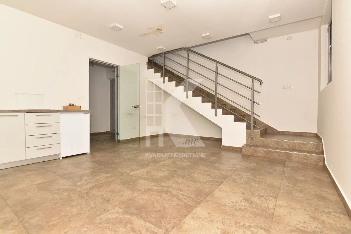 Rent, office space, 241m², Tološka šuma, Podgorica