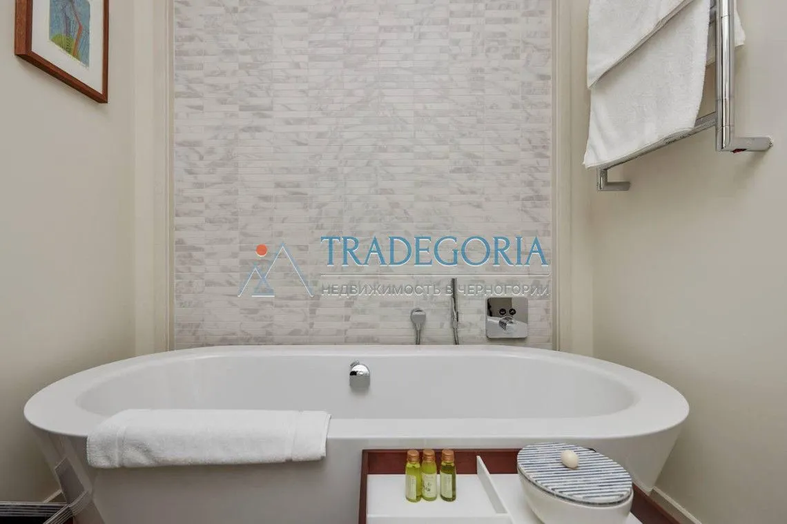 Prodaja, trosoban stan, 192m², Tivat, Crna Gora