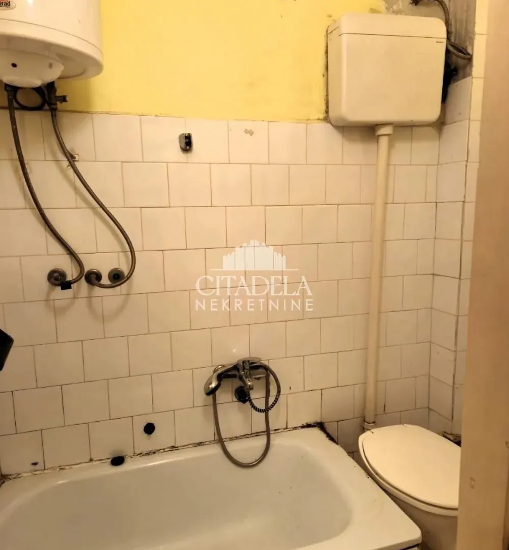 Prodaja, trosoban stan, 75m², Cerak, Beograd