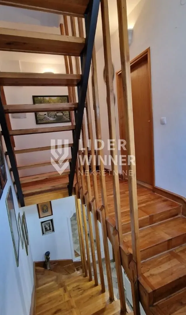 Izdavanje, kuća, 190m², Žarkovo, Beograd