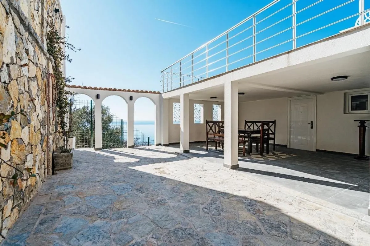 Sale, house, 350m², Reževići, Budva