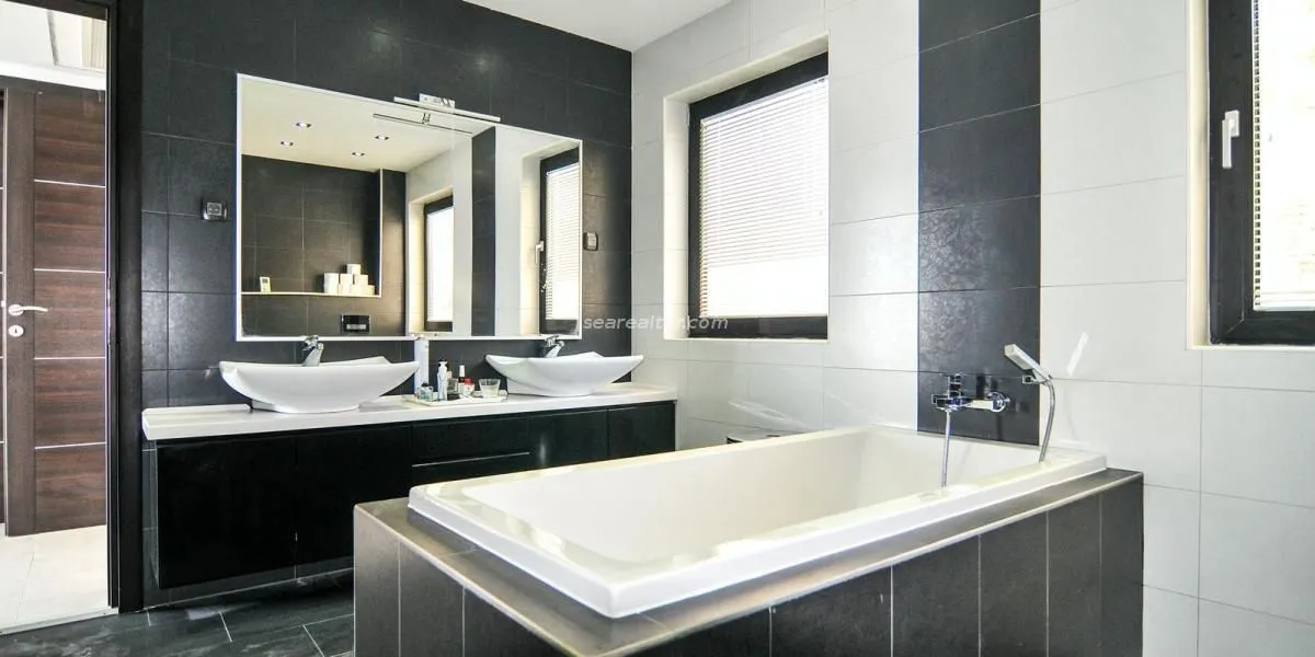 Prodaja, kuća, 390m², Mrčevac, Tivat