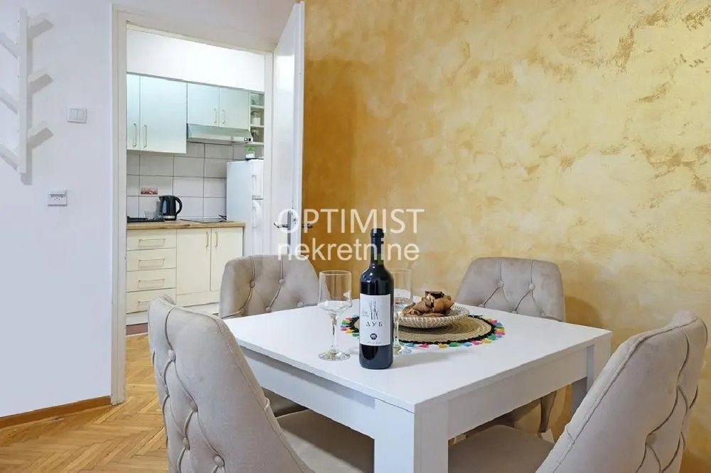 Rent, three bedroom apartment, 45m², Vračar Sve Podlokacije, Beograd