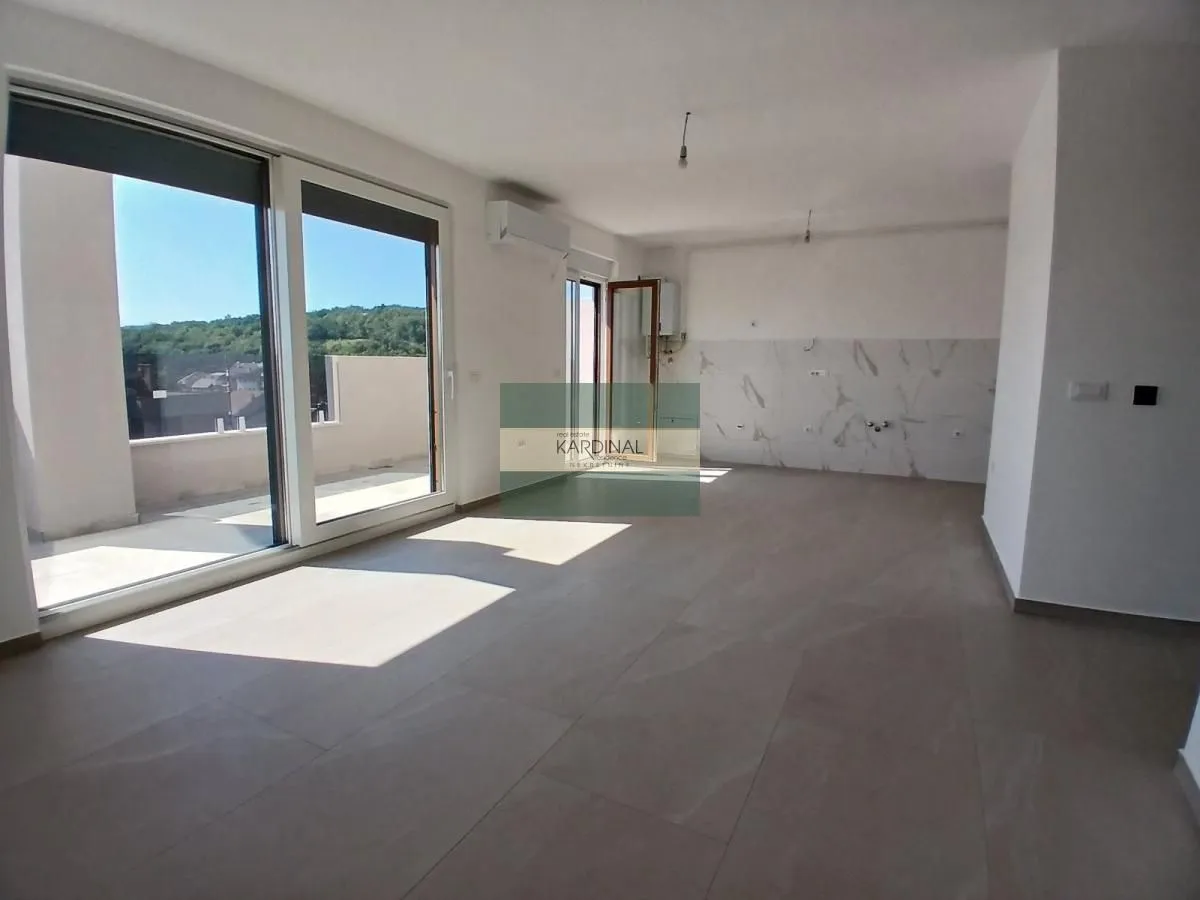 Prodaja, trosoban stan, 76m², Sarina Medja, Jagodina