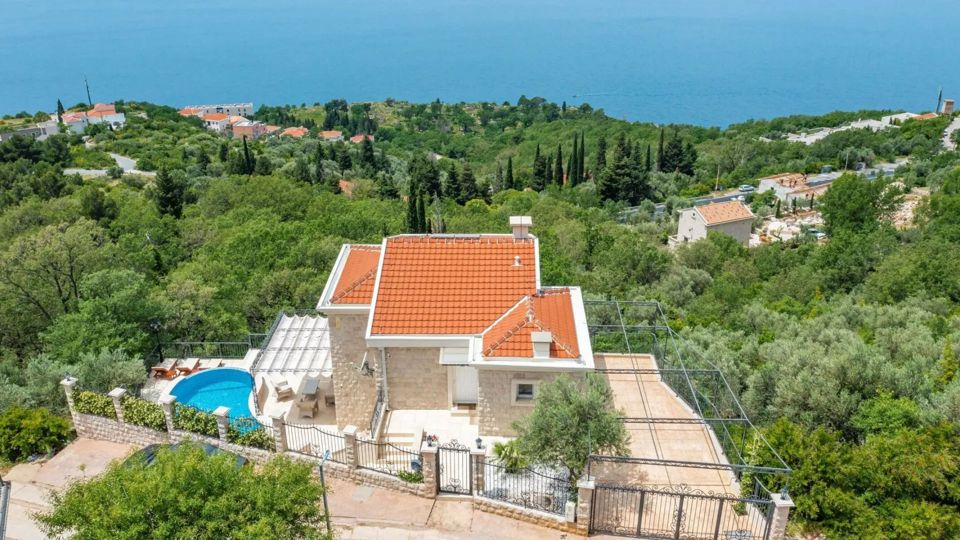 Sale, house, 270m², Reževići, Budva