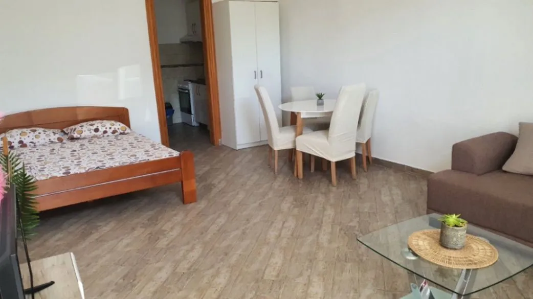 Izdavanje, garsonjera, 34m², Đenovići, Herceg Novi