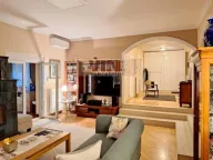 Sale, house, 500m², Jajinci, Voždovac Sve Podlokacije - image 1