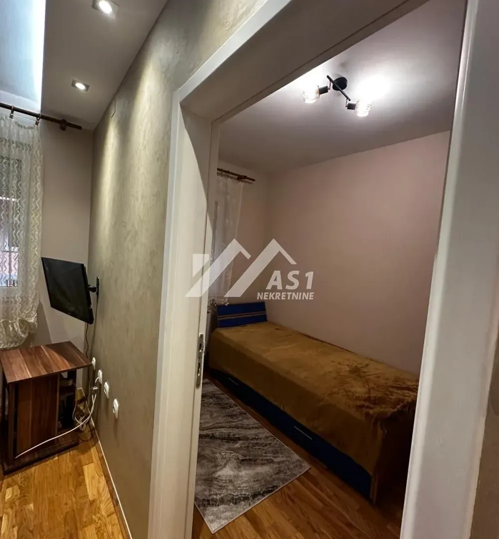 Izdavanje, jednosoban stan, 29m², Bulevar Oslobodjenja, Novi Sad Sve Podlokacije