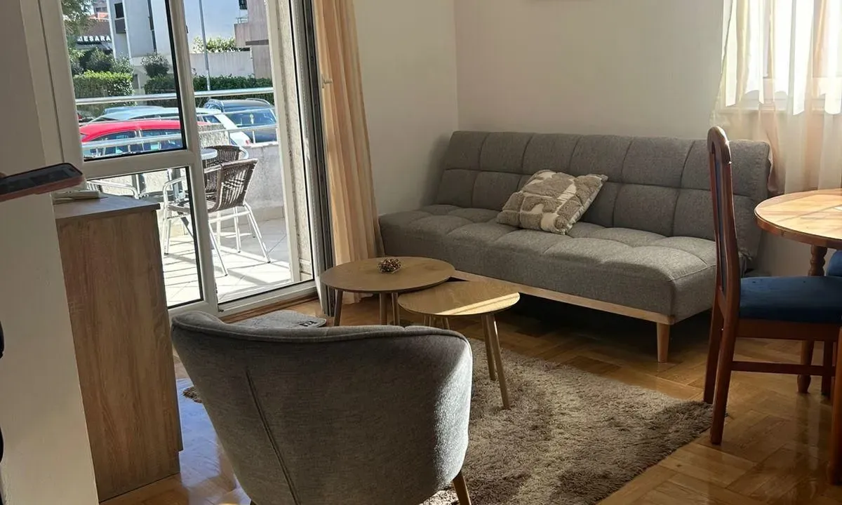 Izdavanje, jednosoban stan, 45m², Centar, Tivat