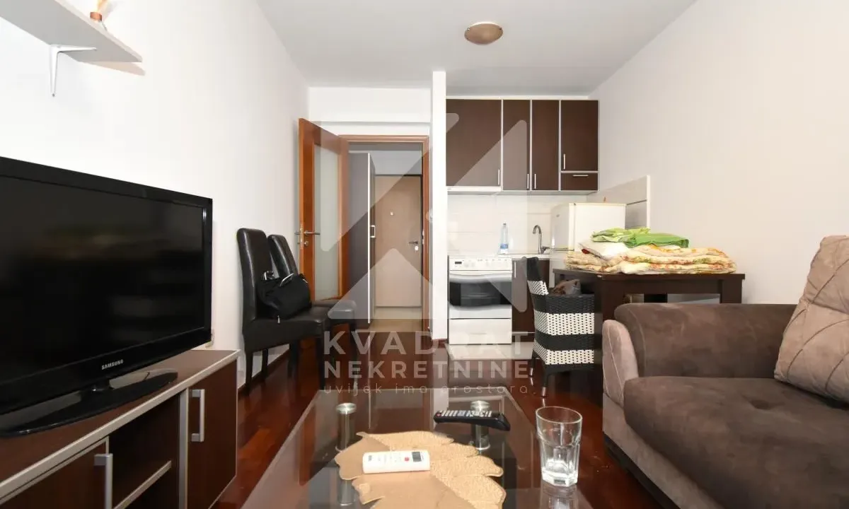 Rent, studio apartment, 24m², Stari Aerodrom, Podgorica