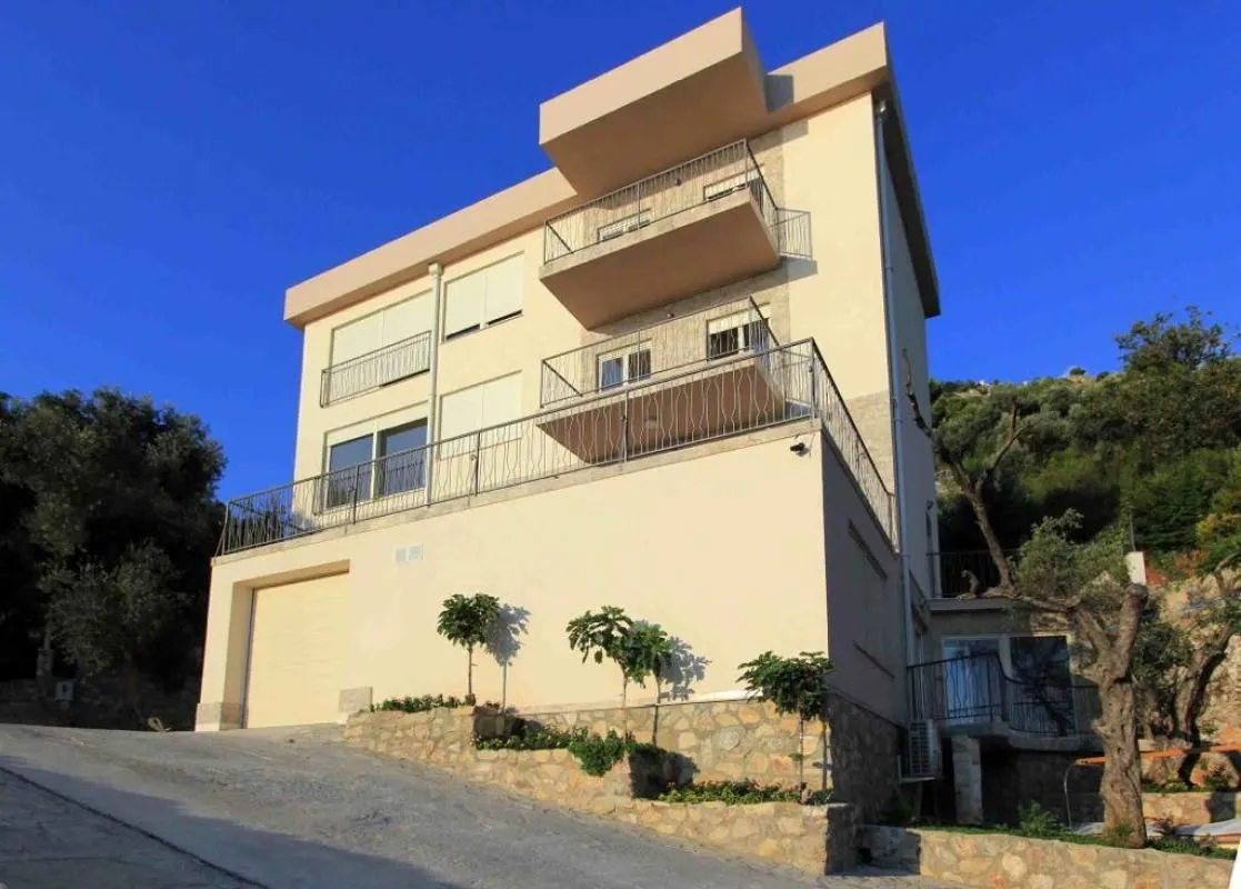 Sale, three bedroom apartment, 119m², Sveti Stefan, Budva