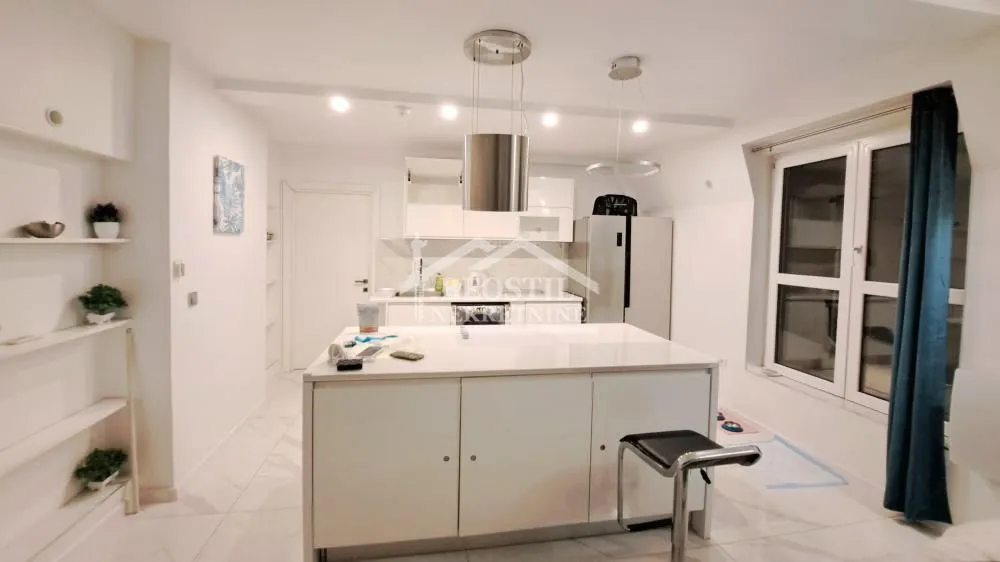 Prodaja, četvorosoban stan, 119m², Stari Grad, Beograd