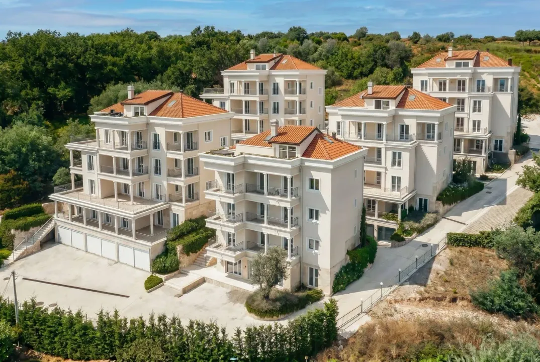 Prodaja, četvorosoban stan, 226m², Kumbor, Herceg Novi