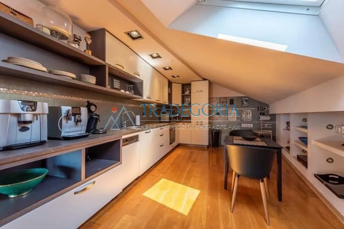 Prodaja, trosoban stan, 230m², Rafailovići, Budva