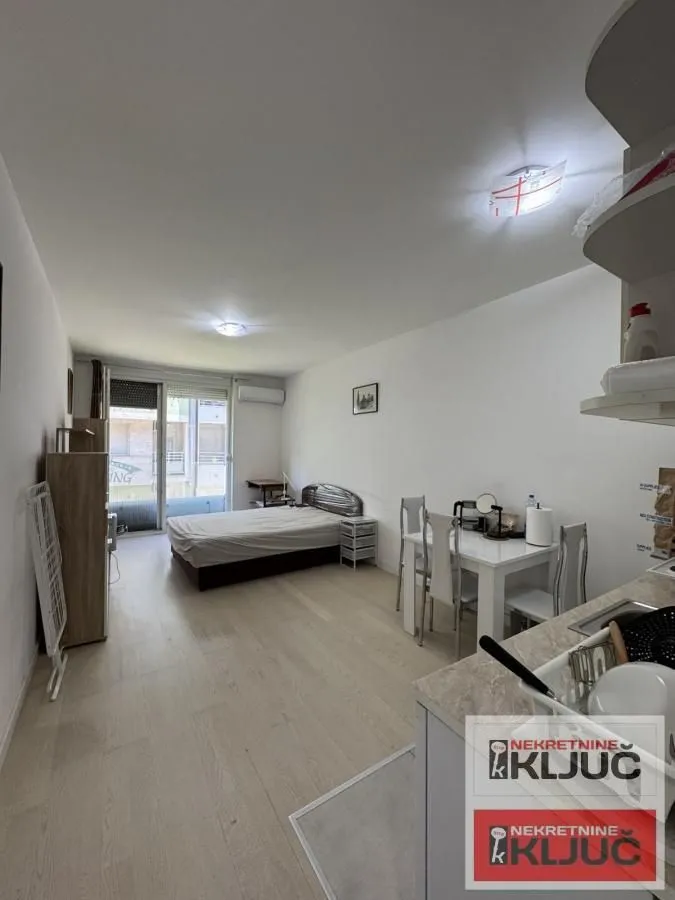 Izdavanje, garsonjera, 25m², Centar, Novi Sad