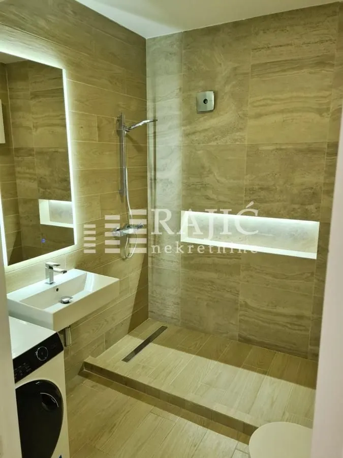 Modern equipped bathroom with a walk-in shower.