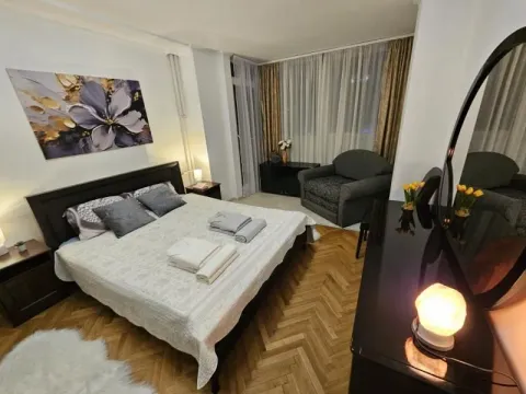 Izdavanje, trosoban stan, 80m², Slavija, Vračar Sve Podlokacije - image 6