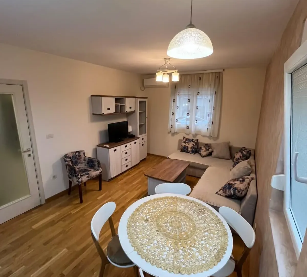 Izdavanje, dvosoban stan, 60m², Zabjelo, Podgorica