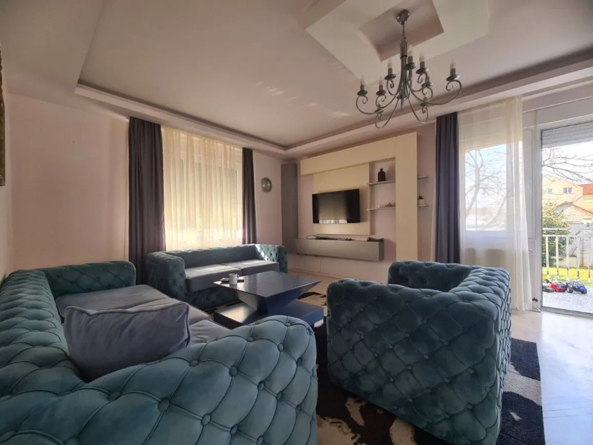 Rent, house, 300m², Tološi, Podgorica
