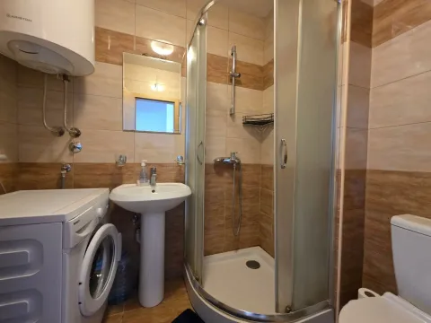 Rent, one bedroom apartment, 45m², Budva, Crna Gora - image 9