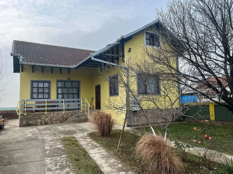 View of the front facade and yard of the house.