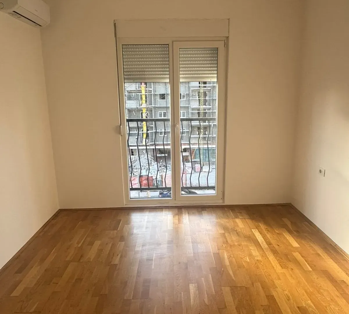 Izdavanje, dvosoban stan, 63m², Stari Aerodrom, Podgorica