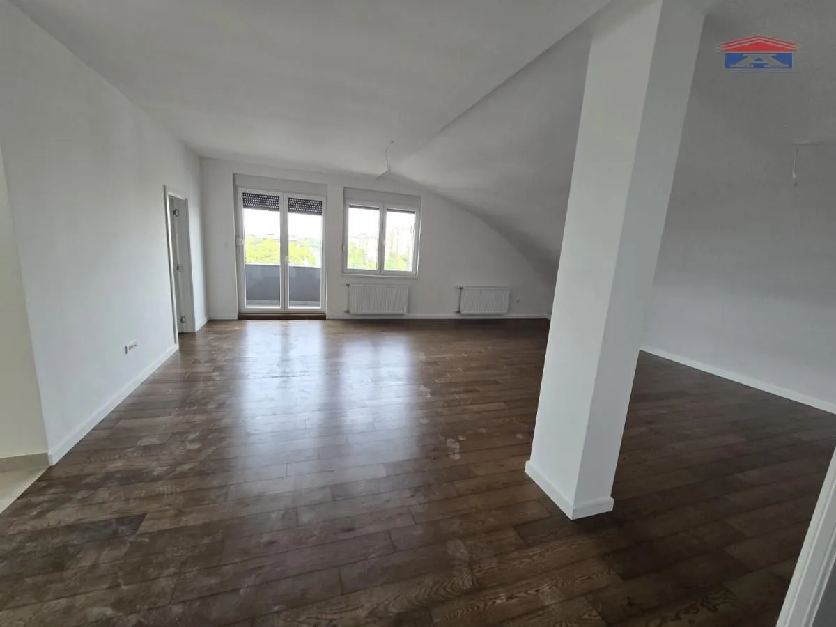 Prodaja, četvorosoban stan, 117m², Novo naselje, Novi Sad