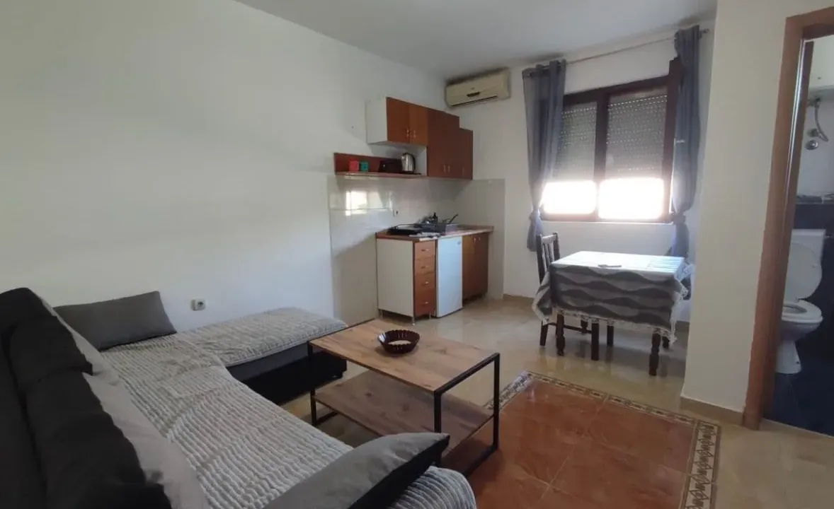 Izdavanje, jednosoban stan, 40m², Centar, Bar