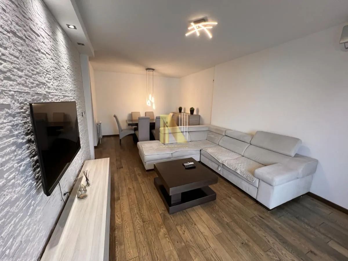 Prodaja, trosoban stan, 86m², Novi Sad, Srbija