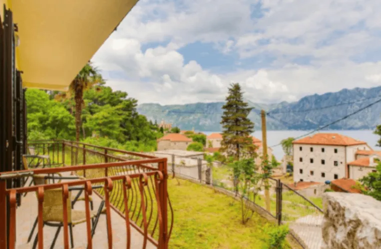Izdavanje, kuća, 200m², Prčanj, Kotor