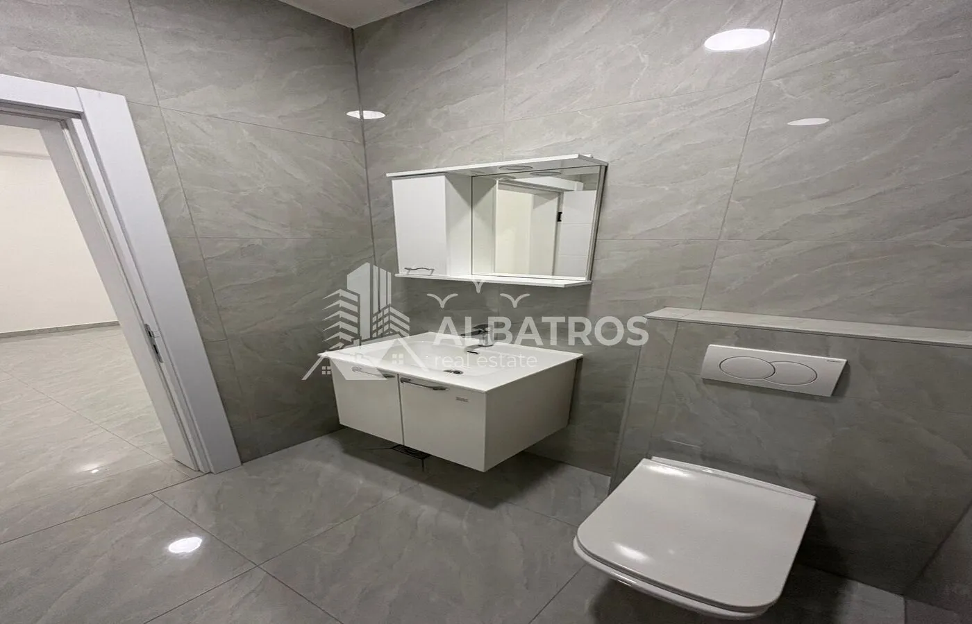 Rent, office space, 37m², Šušanj, Bar
