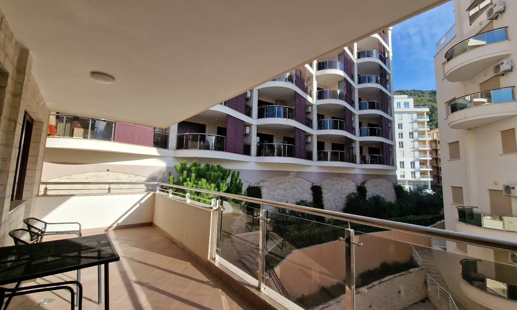 Izdavanje, jednosoban stan, 87m², Bečići, Budva