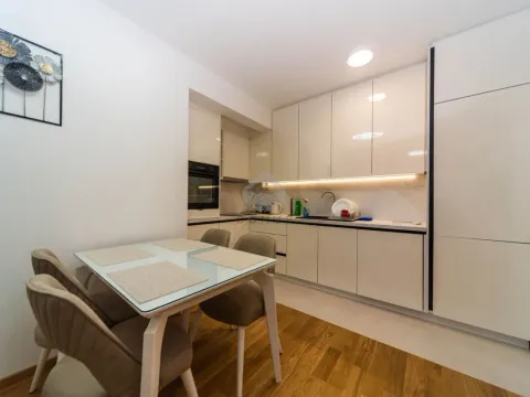 Izdavanje, jednosoban stan, 45m², City Kvart, Podgorica - image 15