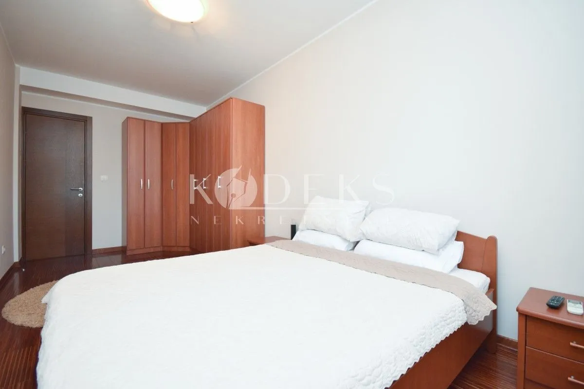 Izdavanje, dvosoban stan, 75m², Gorica C, Podgorica