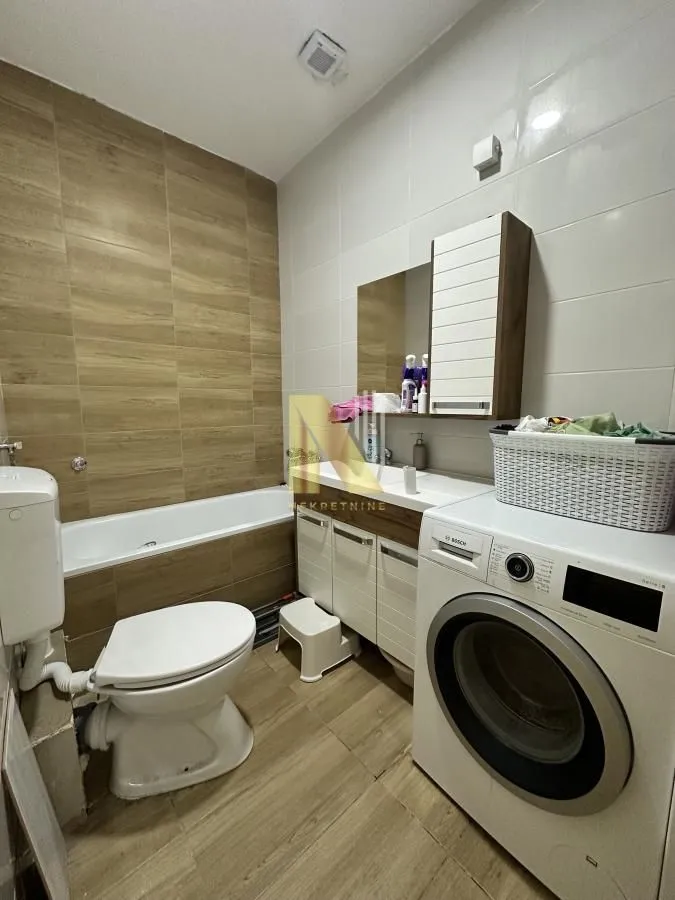 Prodaja, četvorosoban stan, 108m², Bulevar patrijarha Pavla, Novi Sad Sve Podlokacije