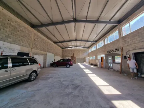 Izdavanje, poslovni prostor, 398m², Kotor, Crna Gora - image 8