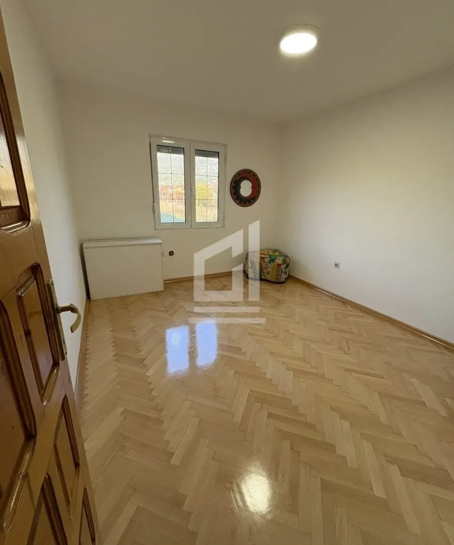 Rent, house, 350m², Zlatica, Podgorica