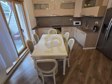 Izdavanje, trosoban stan, 184m², Vračar Hram, Vračar Sve Podlokacije - image 4