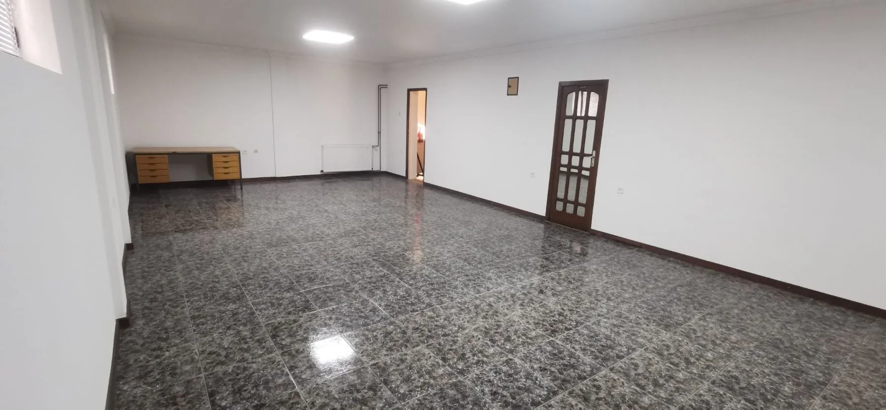 Izdavanje, poslovni prostor, 65m², Centar, Nikšić